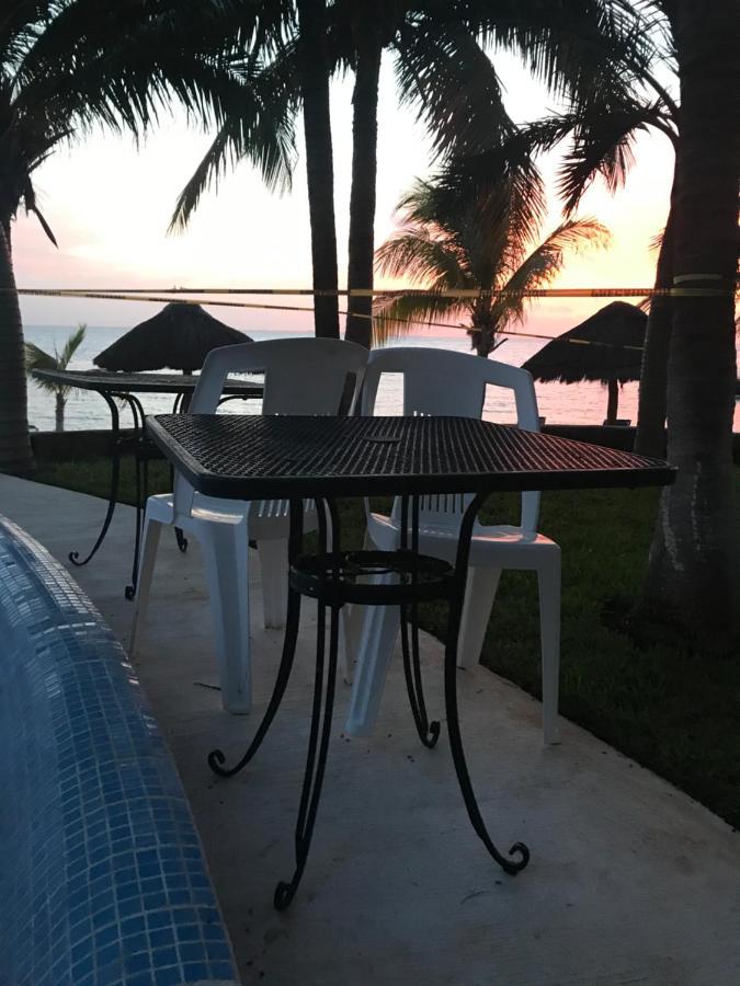 Front Beach Private Room With Shared Bathroom Cancún Exterior foto